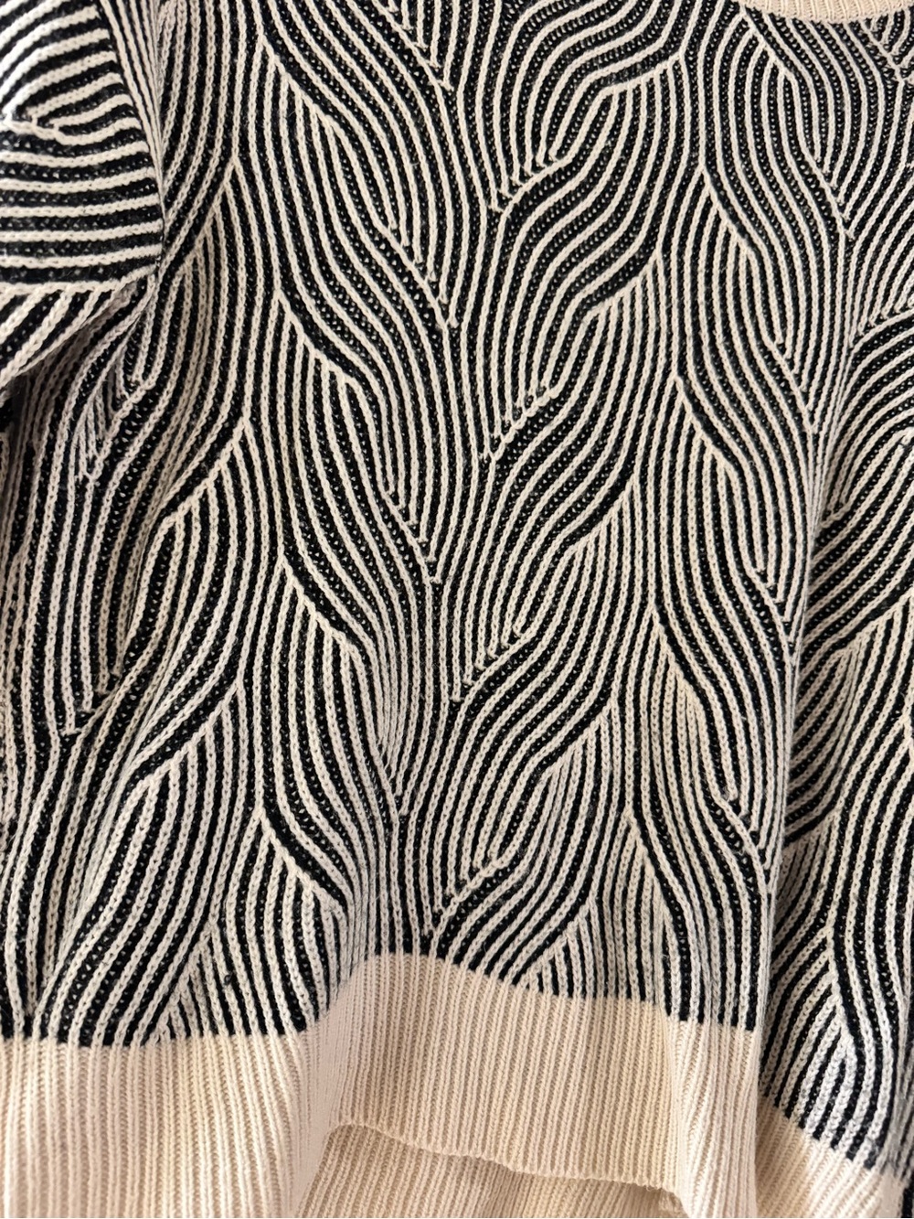 SHEIN Black and Cream Wave-Pattern Crewneck Sweater - Picture 2 of 3